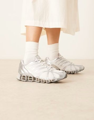 Кросівки adidas Originals Mega Ghostride W Білий 39 1/3 JQ0555 JQ0555 фото